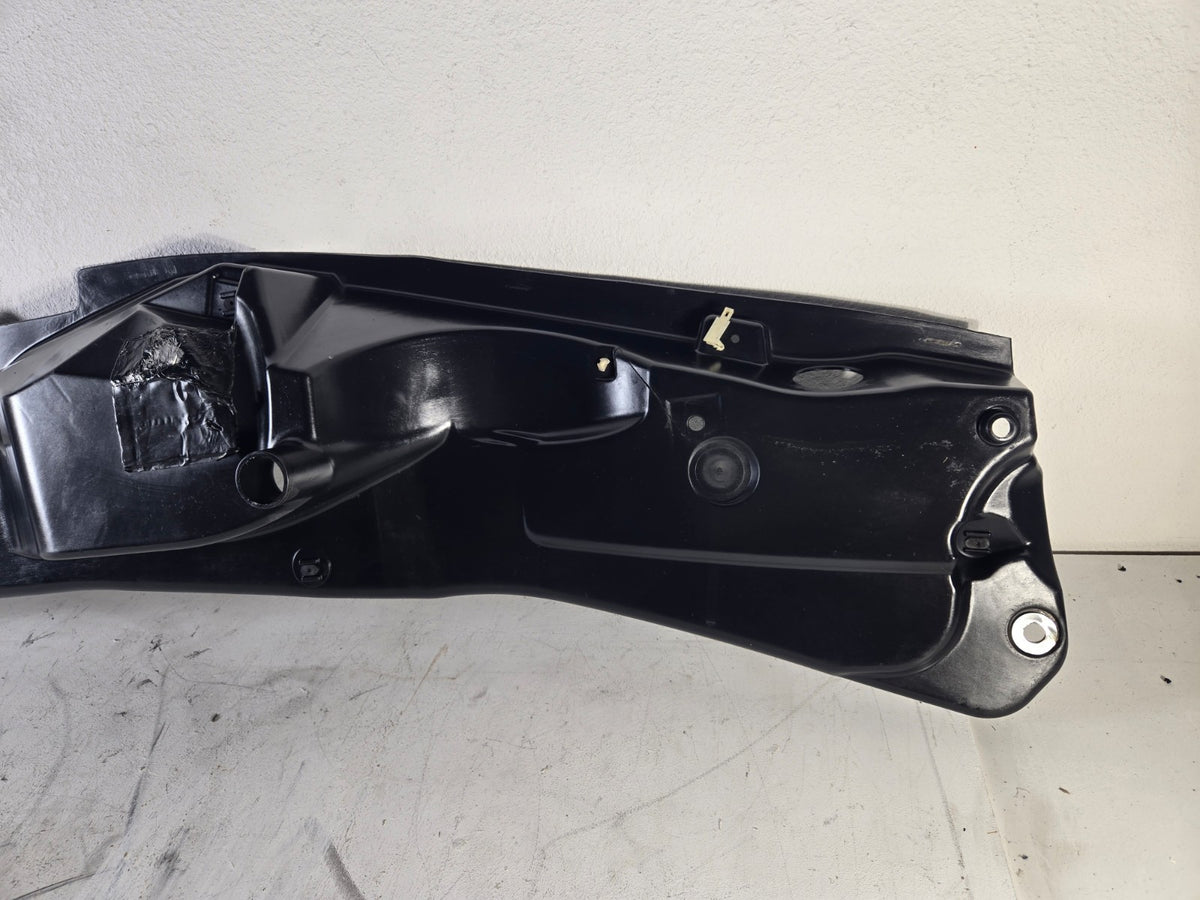 2003 2004 Lincoln Town Car Front Windshield Wiper Motor Housing Cover Panel OEM