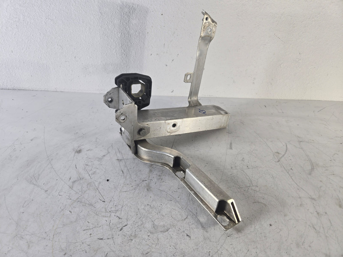 2010 2017 BMW 550i Right Passenger Front Bumper Reinforcement Support Bracket OE