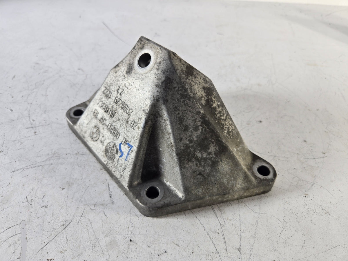 2010 2016 BMW 5 Series 550i 4.4L Engine Motor Mount Bracket Left Driver Side