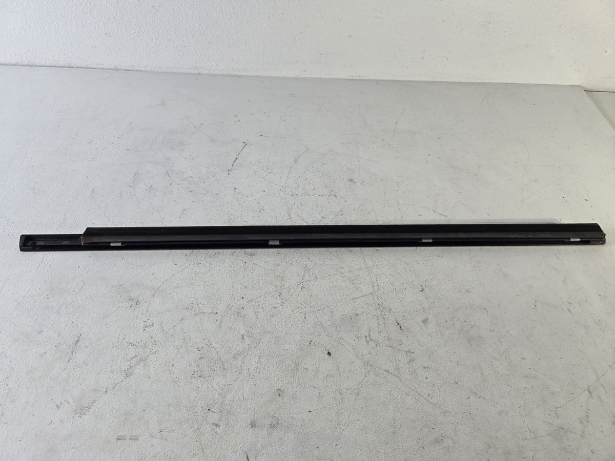 2003 2009 Mercedes Benz E500 Left Front Door Weather Strip Trim Chrome OEM