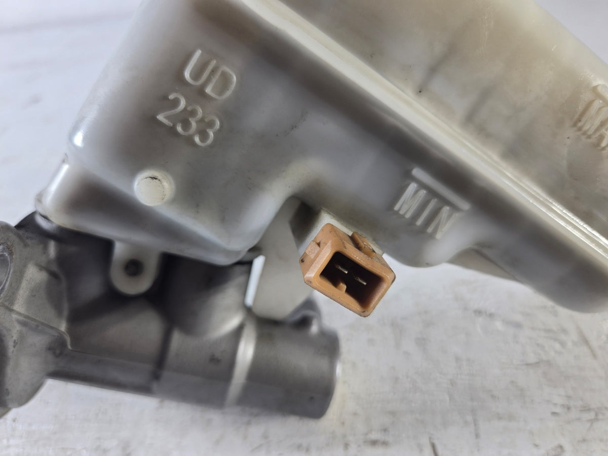 2011 2015 Hyundai Elantra Master Cylinder Reservoir Bottle Cap OEM 585103Y400