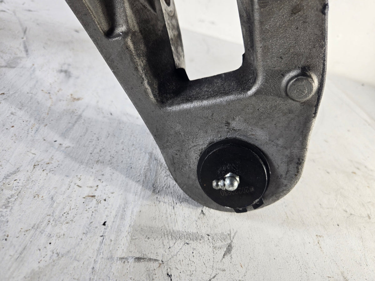 2003 2005 Lincoln Town Car Right Passenger Front Suspension Lower Control Arm OE