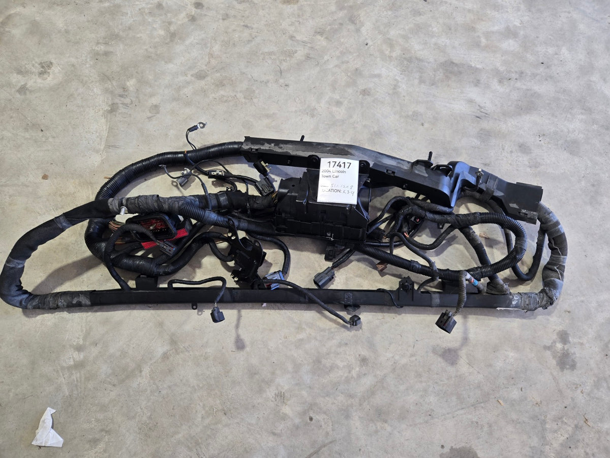 2004 Lincoln Town Car Main Engine Bay Wire Wiring Harness W Fuse Relay Box OEM