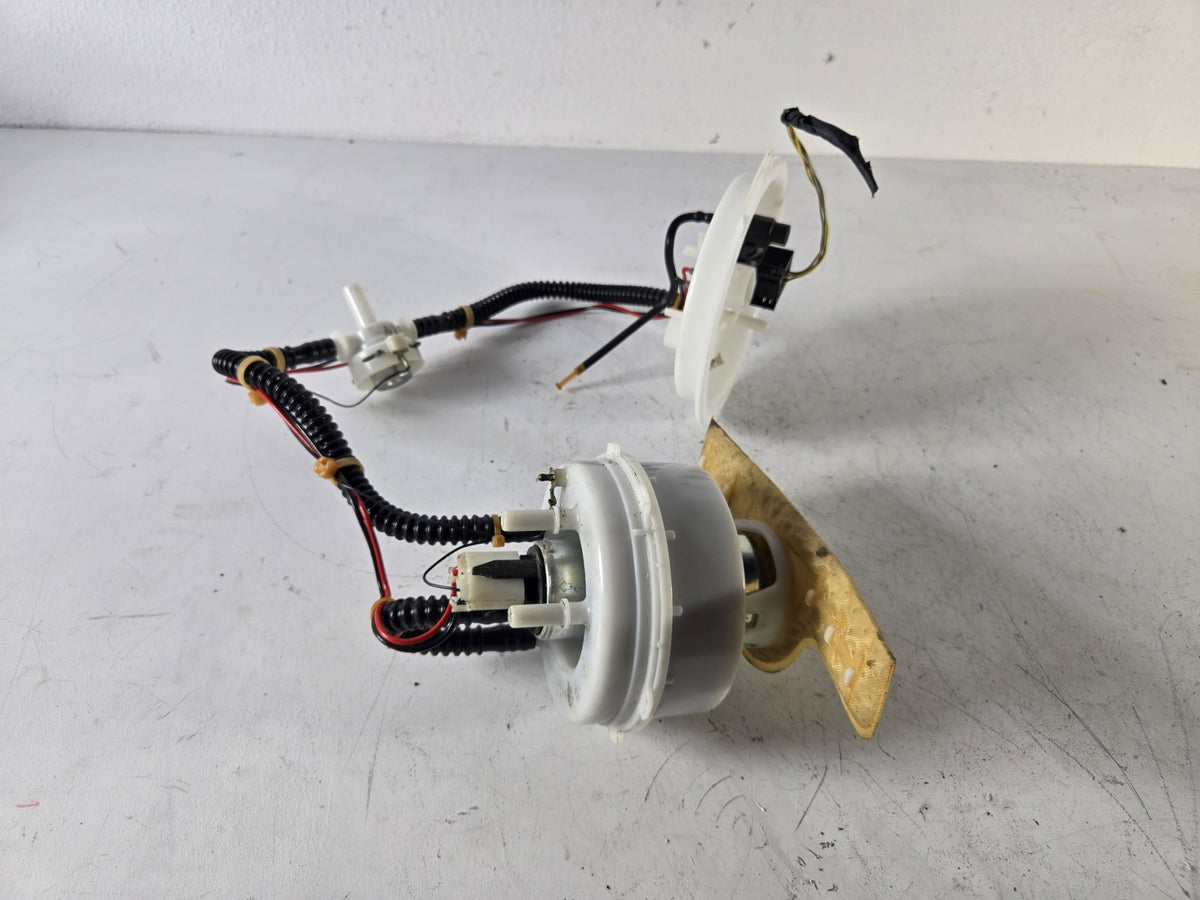 2010 2017 BMW 550i GT xDrive Gas Fuel Pump Sending Unit Assembly OEM 16117260636