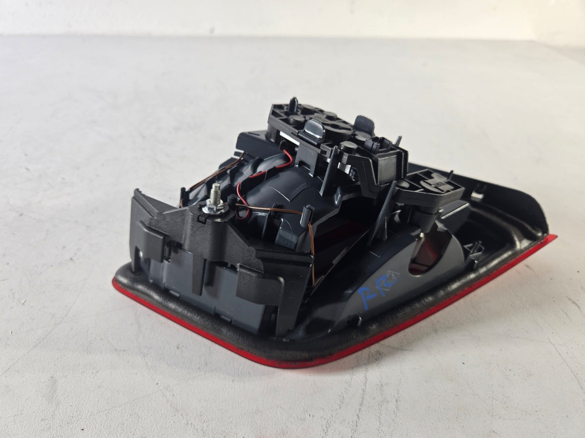 2010 2016 BMW 528i 535d 550i M5 Right Pass-Rear Trunk Tail Lamp 63-21-7-203-226