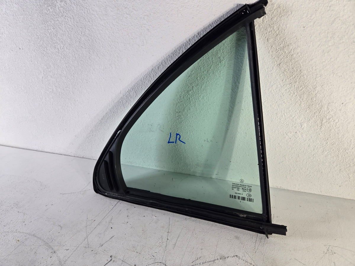 2003 2009 Mercedes Benz E500 Left Driver Rear Door Quarter Vent Glass OEM