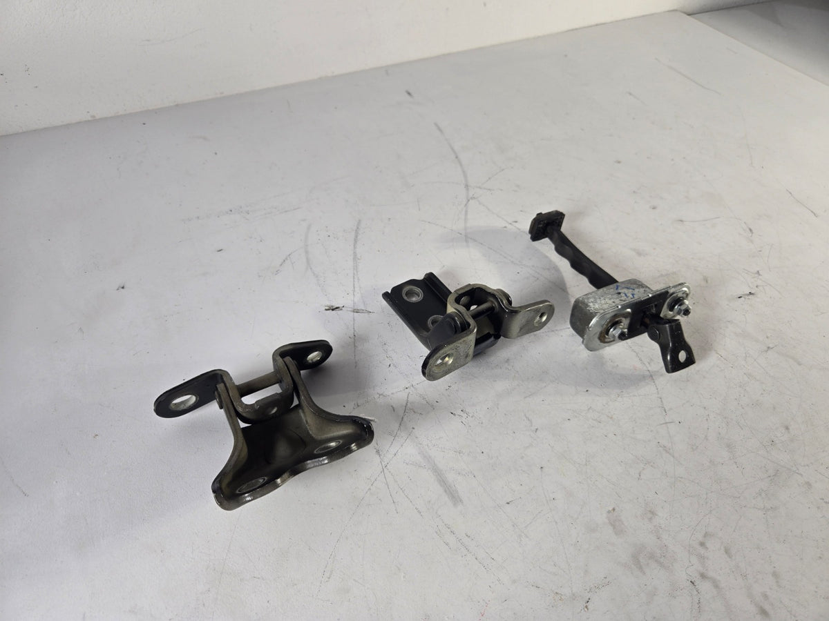 2015 2021 Kia Sedona Left Driver Front Door Upper Lower Hinge Hinges OEM