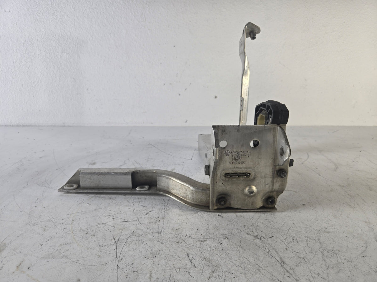 2010 2017 BMW 550i Left Driver Front Bumper Reinforcement Support Bracket OEM
