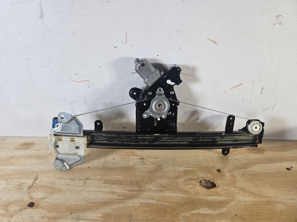 2013-2019 Nissan Sentra Right Front Door Window Regulator Motor RH Side OEM 5317
