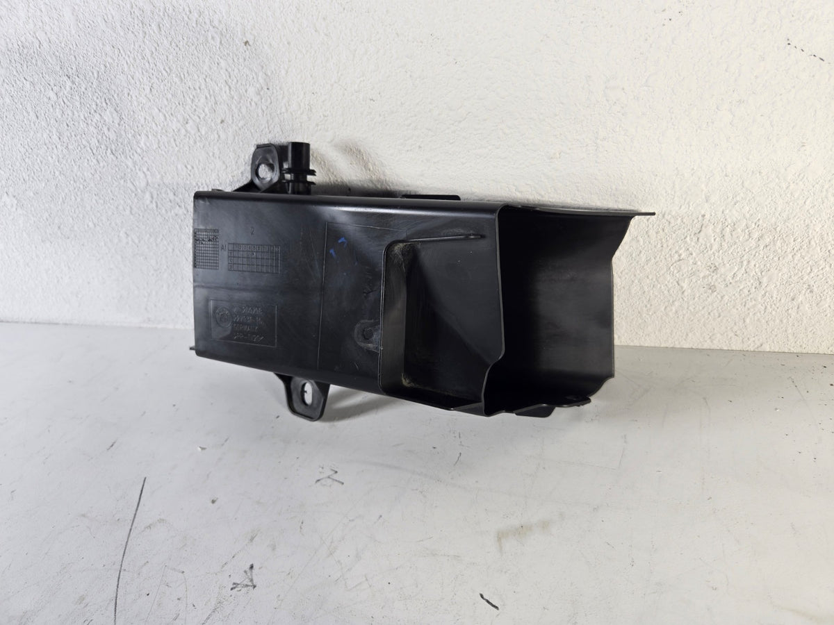 2010 2017 BMW 528i 535d 550i Right Passenger Radiator Air Duct Vent Channel OEM