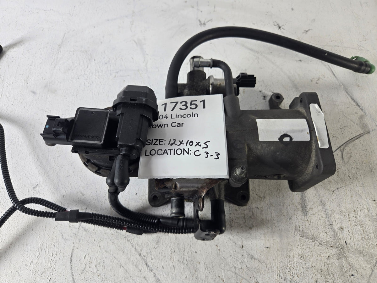 2004 2011 Lincoln Town Car 4.6L Fuel Gas Throttle Body Spacer OEM 3W7E9A589AA