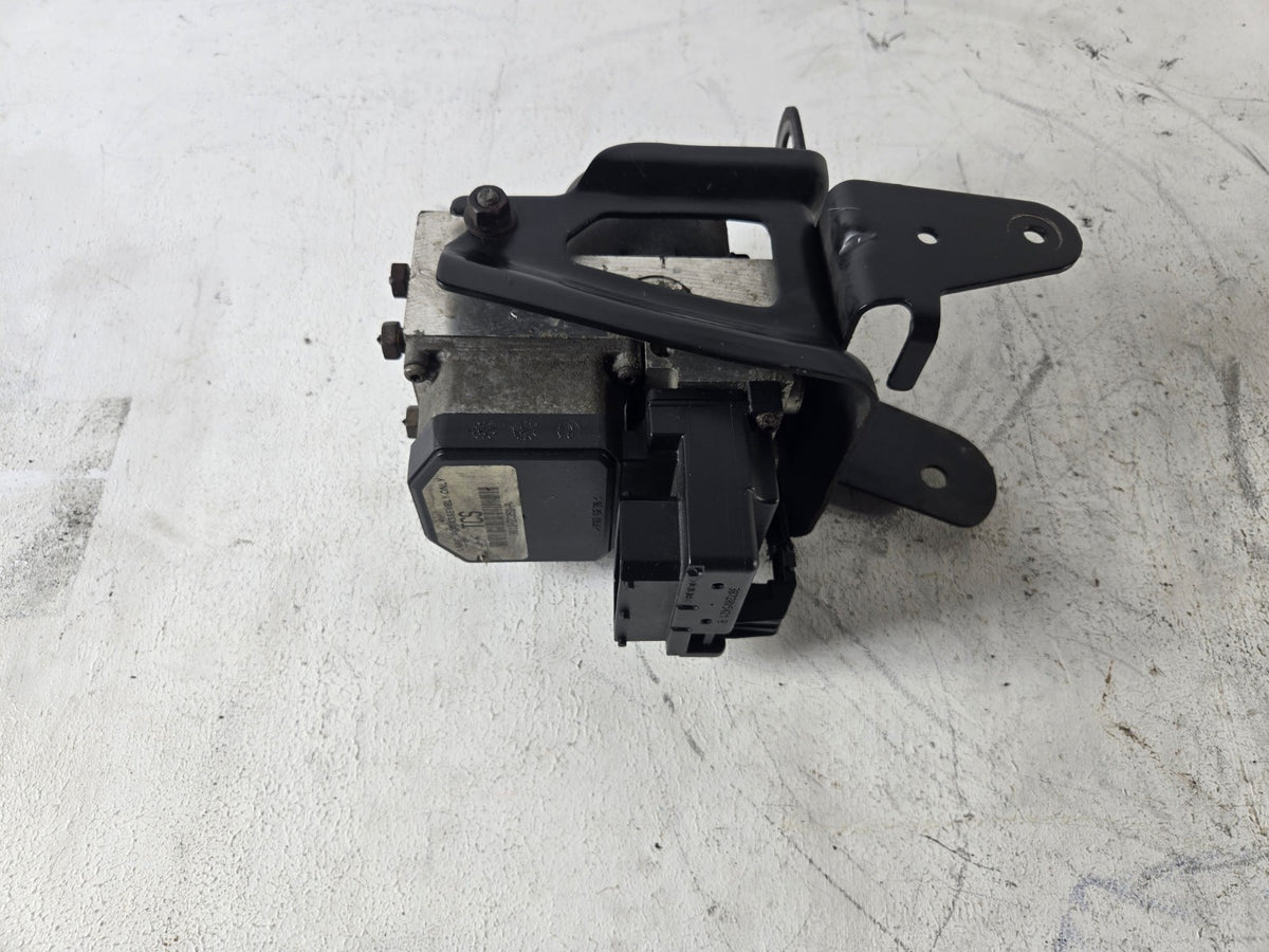 2004 Lincoln Town Car Anti Lock Braking System Pump Modulator W Bracket OEM
