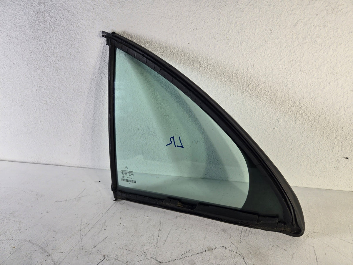 2003 2009 Mercedes Benz E500 Left Driver Rear Door Quarter Vent Glass OEM