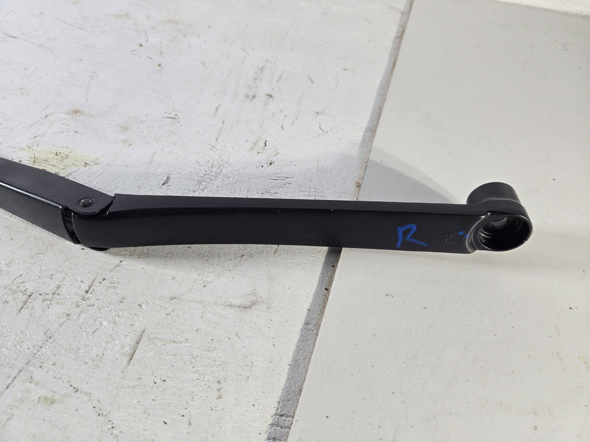 2011 2015 Hyundai Elantra Right Passenger Front Windshield Wiper Arm OEM