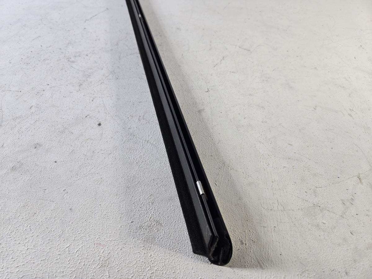 2003 2009 Mercedes Benz E500 Right Front Door Weather Strip Trim Chrome OEM