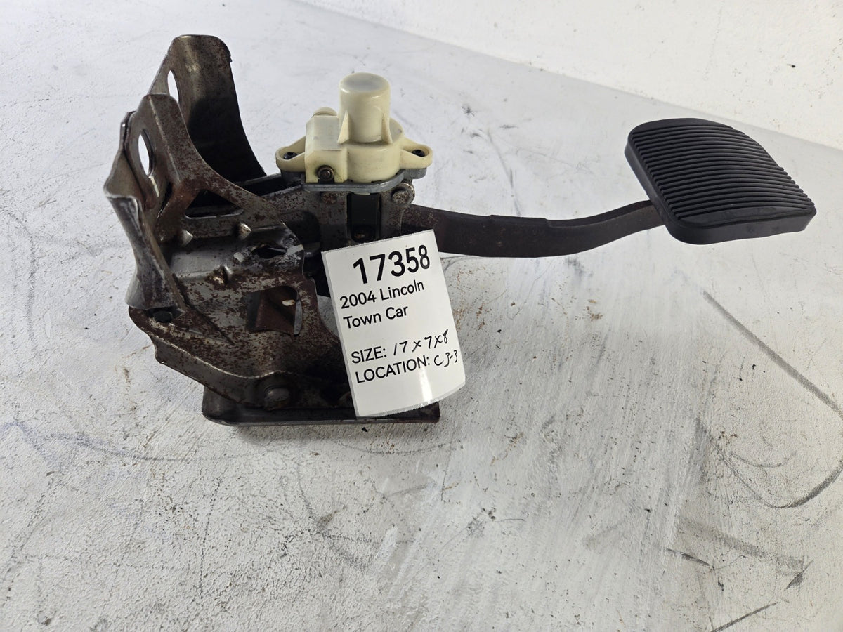 2004 Lincoln Town Car Floor Foot Brake Pedal With Bracket OEM 3W1Z2454AA