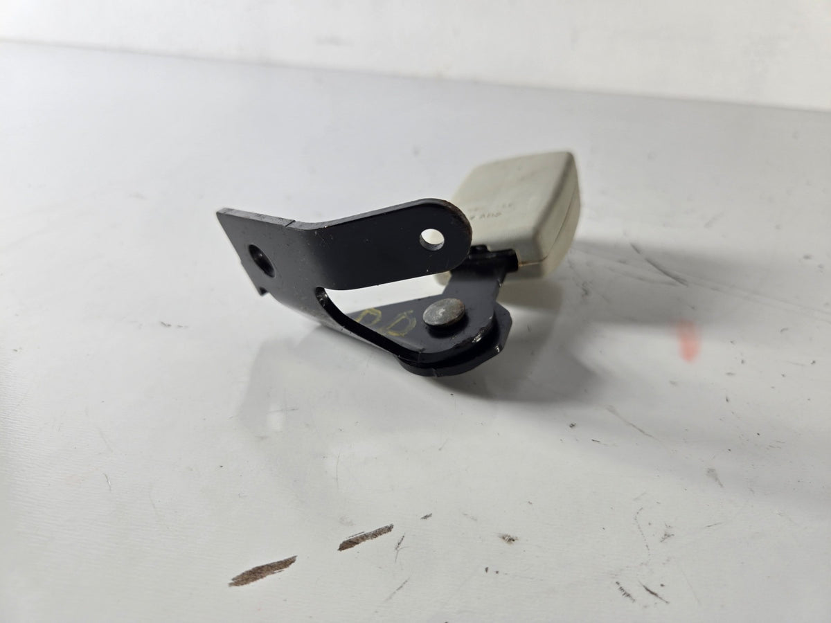 2014 2017 Infiniti Q50 Right Passenger Rear Seat Belt Buckle OEM 888424HB0B