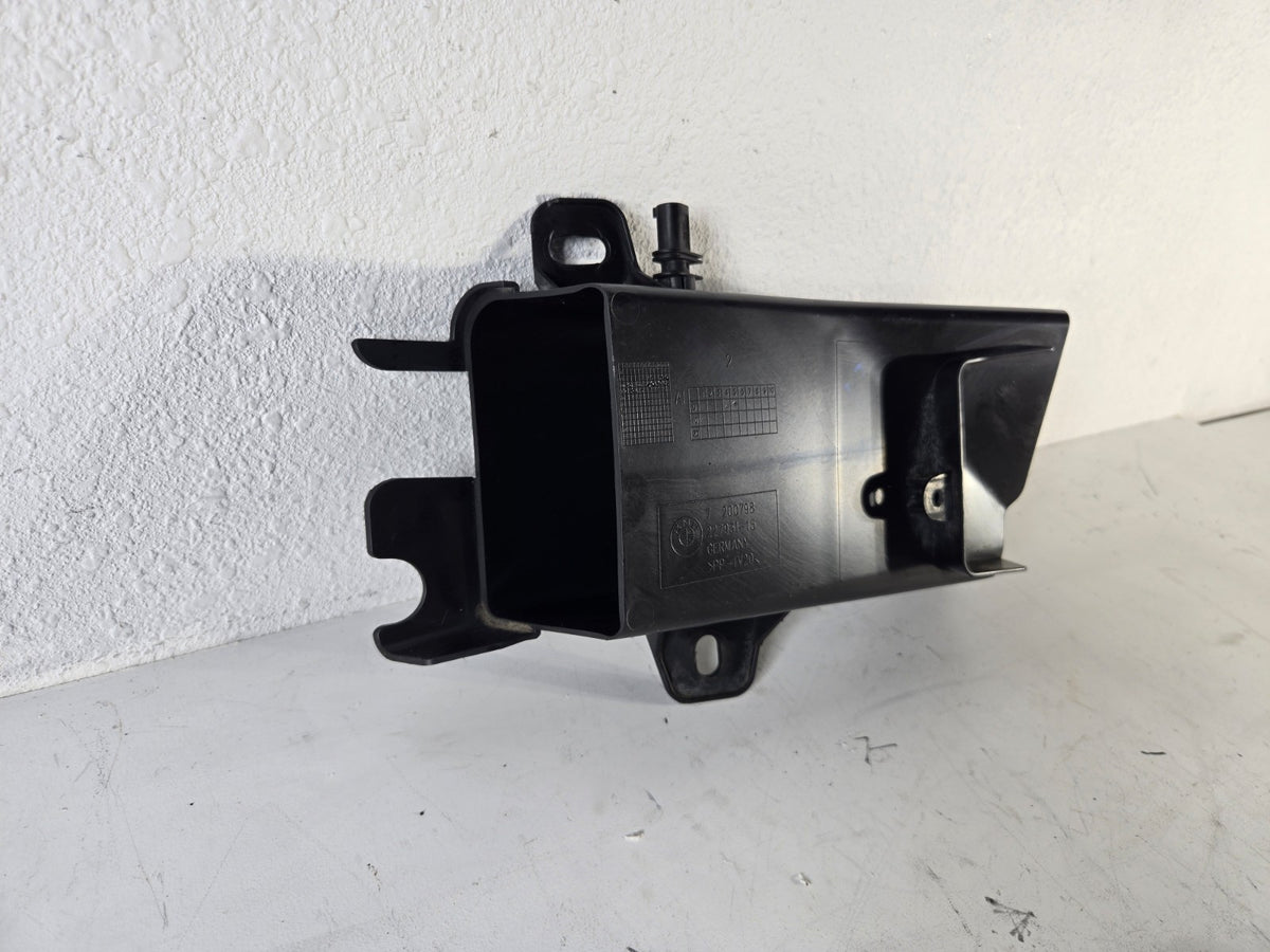 2010 2017 BMW 528i 535d 550i Right Passenger Radiator Air Duct Vent Channel OEM