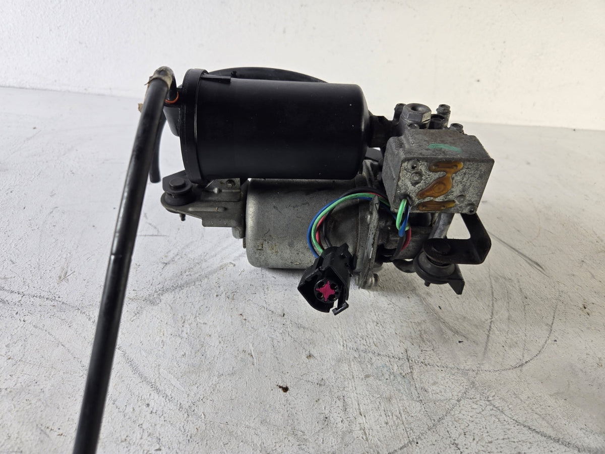 2004 Lincoln Town Car Air Ride Suspension Air Compressor Pump OEM 3W133B484BA