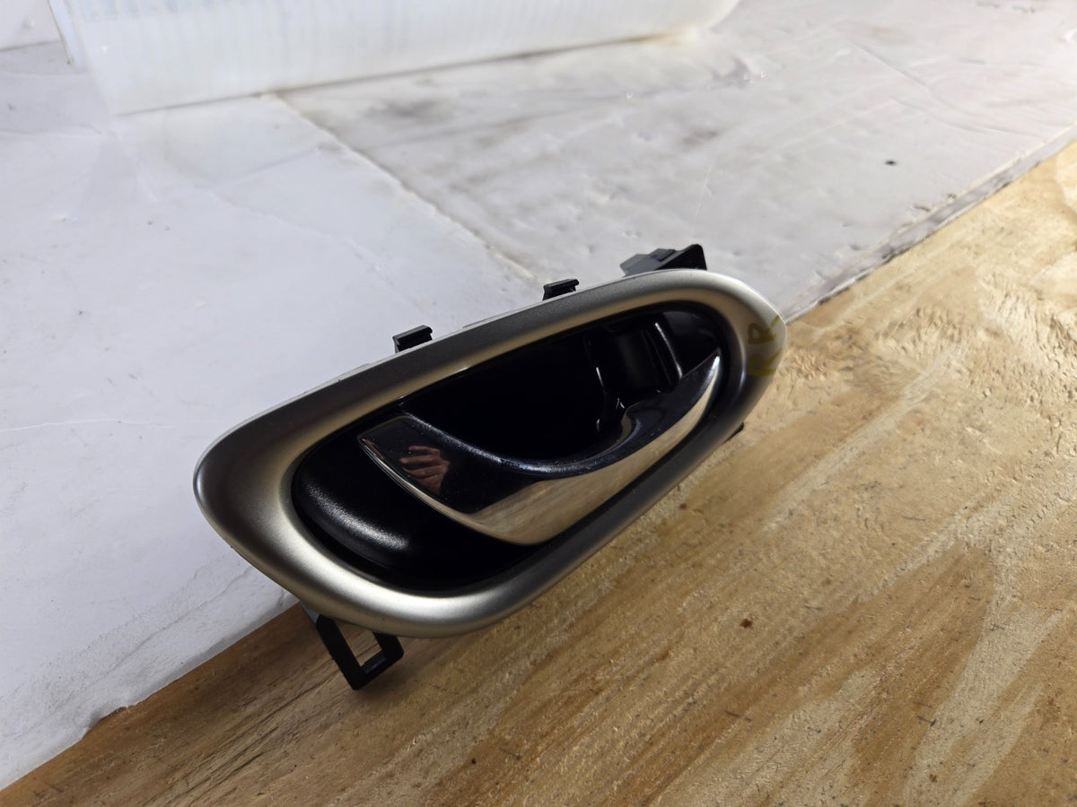 2013-2019 Nissan Sentra Rear Right Door Interior Handle 80670-3SG0C OEM 15255