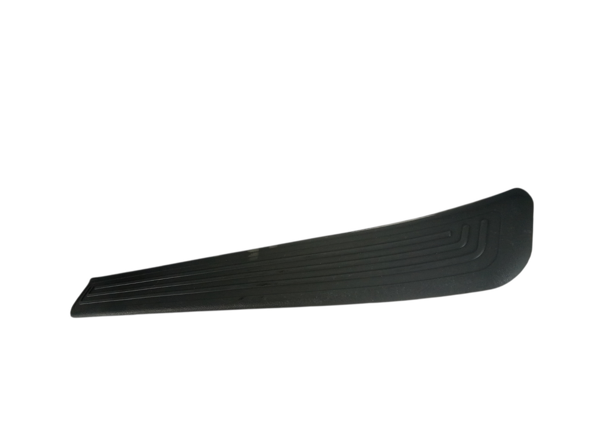 2012-2014 Hyundai Genesis Left Front Door Step Sill Scuff Plate Trim OEM 14301
