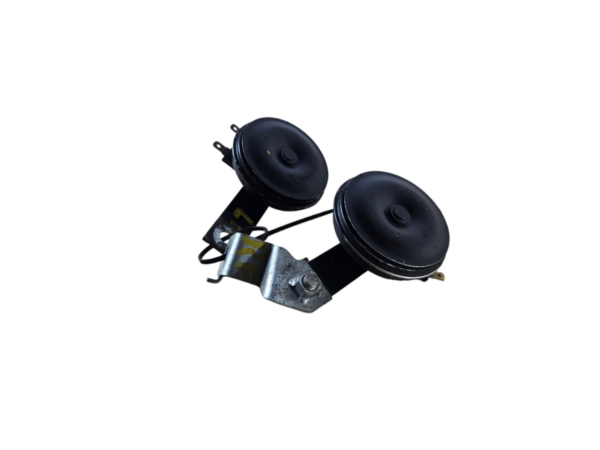 2015-2019 Nissan Sentra Left Right Front Low Note Horn Horns 25620-4AF0A OEM 365