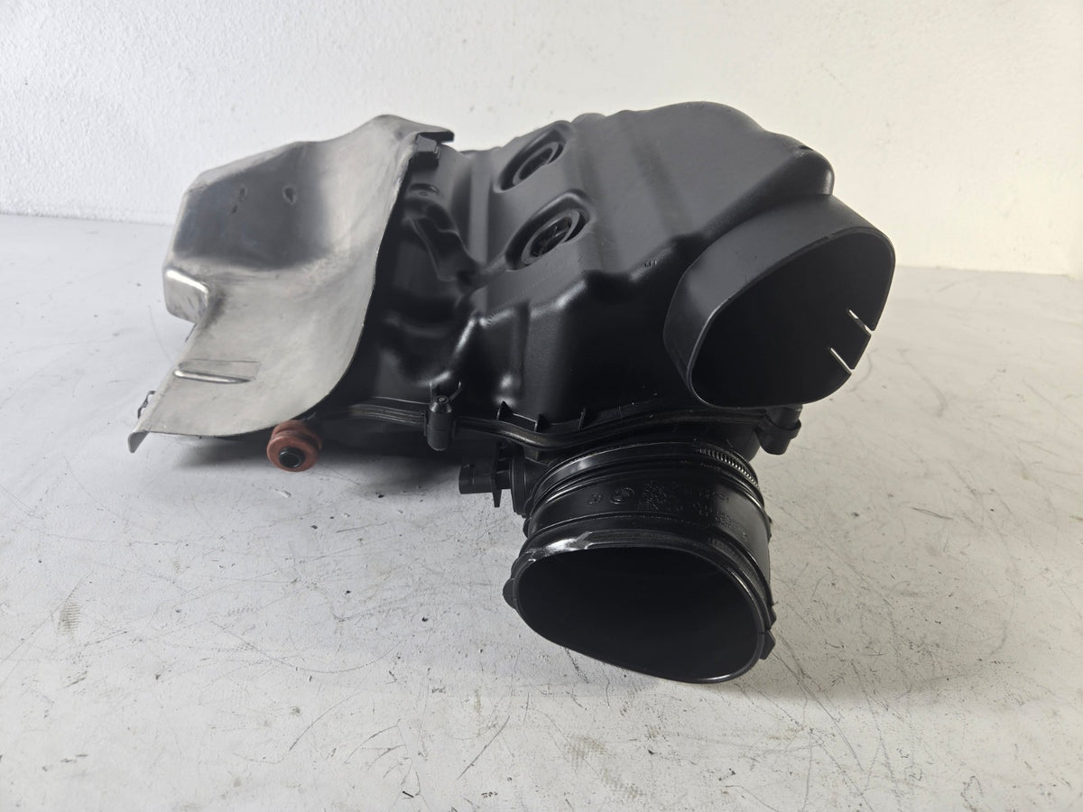 2010 2013 BMW 550i 4.4L Air Intake Air Cleaner Housing Silencer Right Side OEM