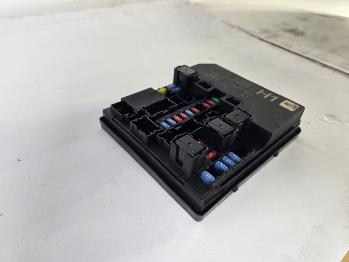 2013-2019 Nissan Sentra Under Hood Fuse Relay Box 25238-3SG1A OEM 15239
