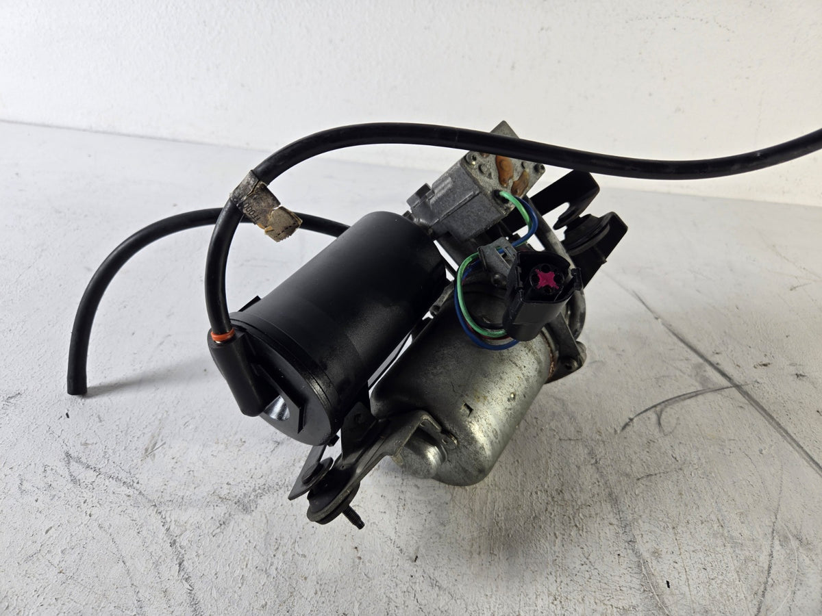 2004 Lincoln Town Car Air Ride Suspension Air Compressor Pump OEM 3W133B484BA
