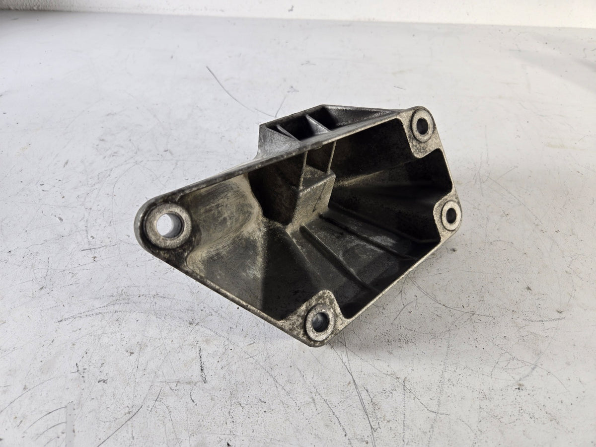 2010 2016 BMW 5 Series 550i 4.4L Engine Motor Mount Bracket Left Driver Side