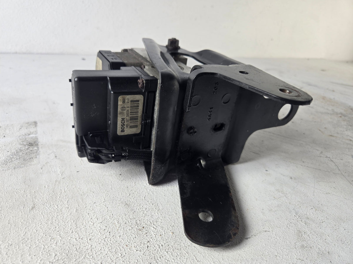 2004 Lincoln Town Car Anti Lock Braking System Pump Modulator W Bracket OEM