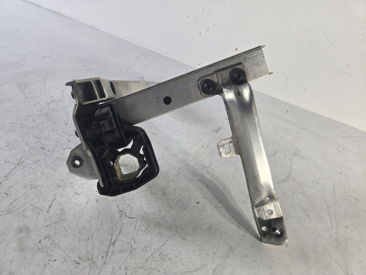 2010 2017 BMW 550i Right Passenger Front Bumper Reinforcement Support Bracket OE