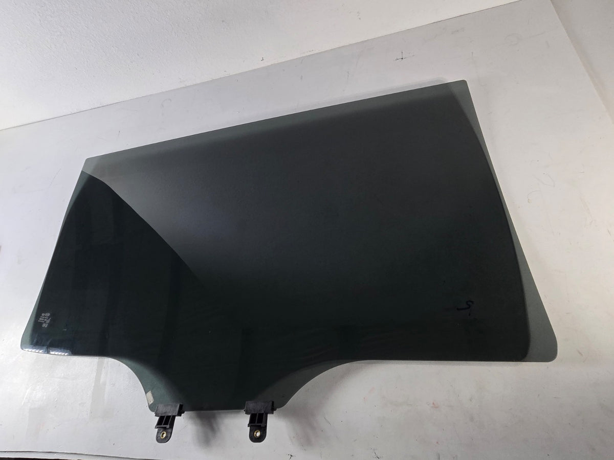 2015 2021 Kia Sedona Left Driver Rear Sliding Door Window Glass W Privacy OEM