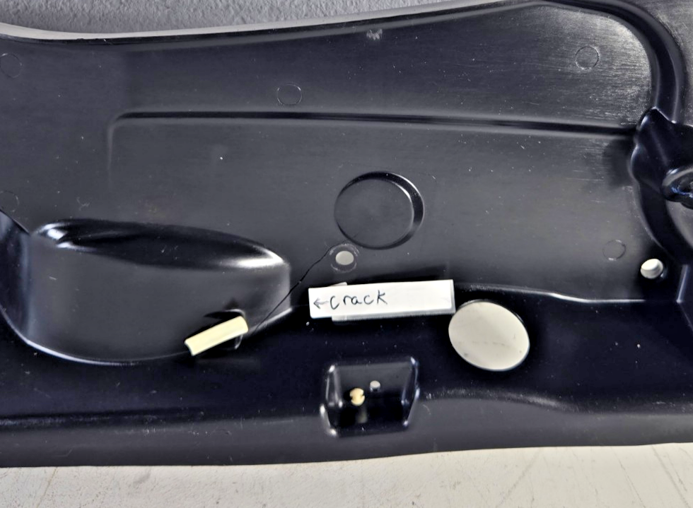 2003 2004 Lincoln Town Car Front Windshield Wiper Motor Housing Cover Panel OEM