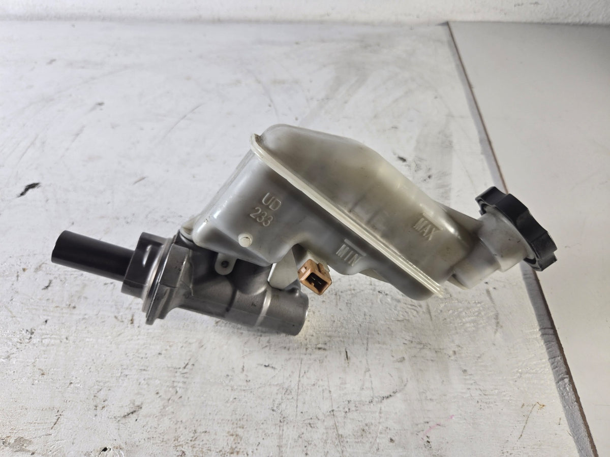 2011 2015 Hyundai Elantra Master Cylinder Reservoir Bottle Cap OEM 585103Y400