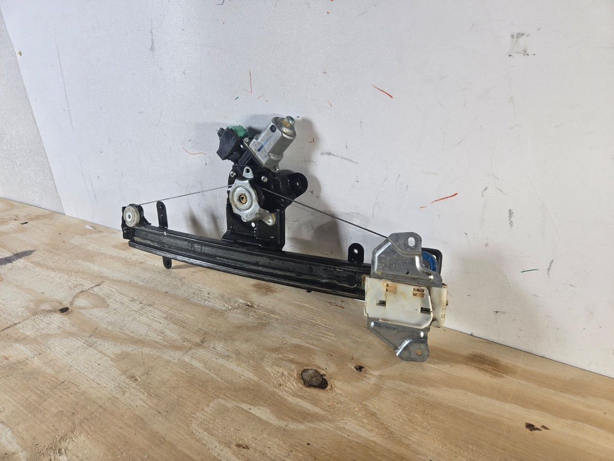 2013-2019 Nissan Sentra Left Front Door Window Regulator Motor LH Side OEM 15318