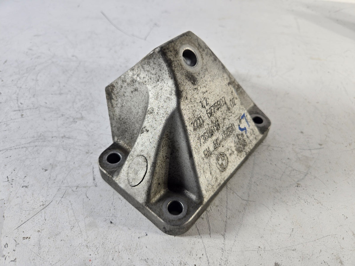 2010 2016 BMW 5 Series 550i 4.4L Engine Motor Mount Bracket Left Driver Side