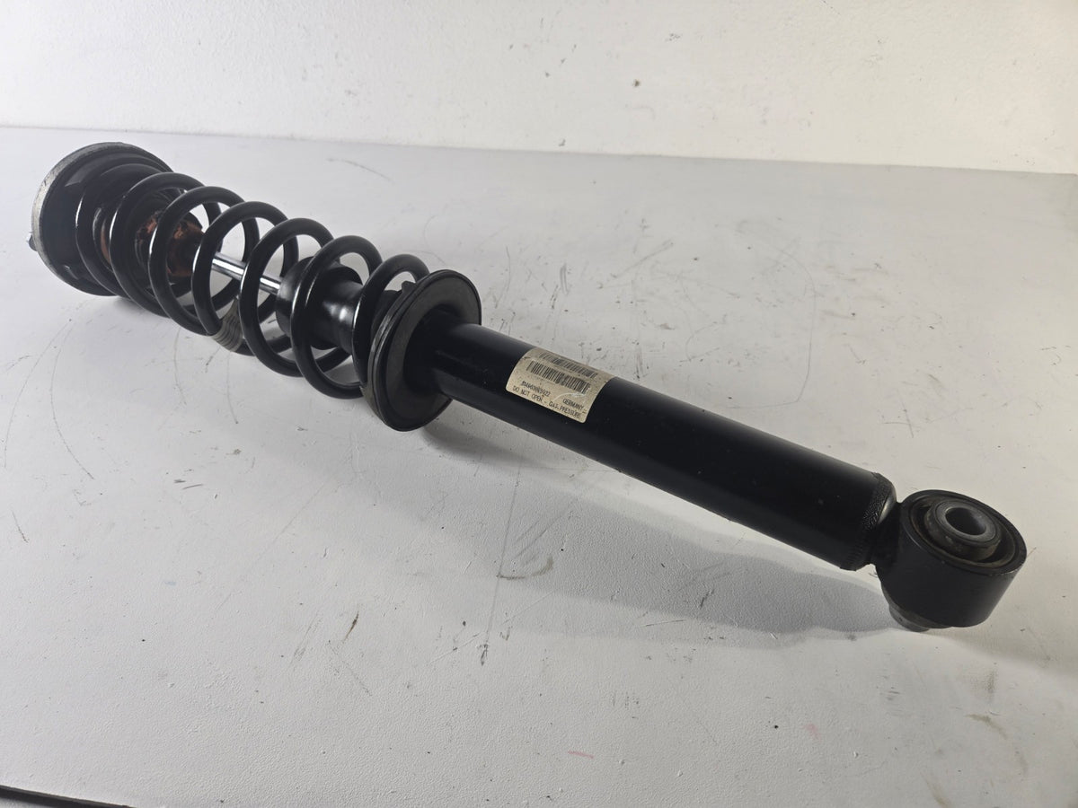 2010 2013 BMW 550i RWD Right Passenger Rear Shock Absorber Strut Coil Spring OEM