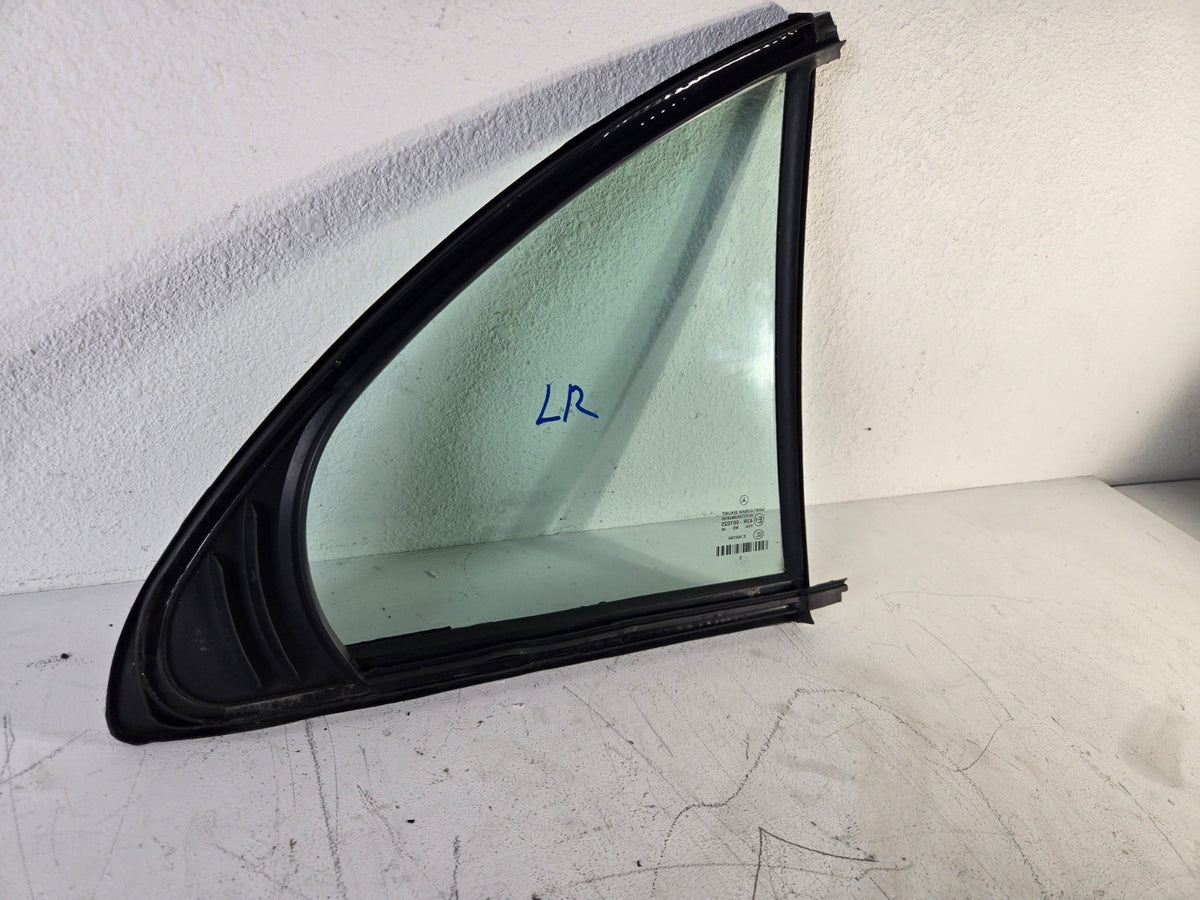 2003 2009 Mercedes Benz E500 Left Driver Rear Door Quarter Vent Glass OEM