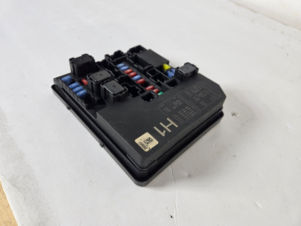 2013-2019 Nissan Sentra Under Hood Fuse Relay Box 25238-3SG1A OEM 15239