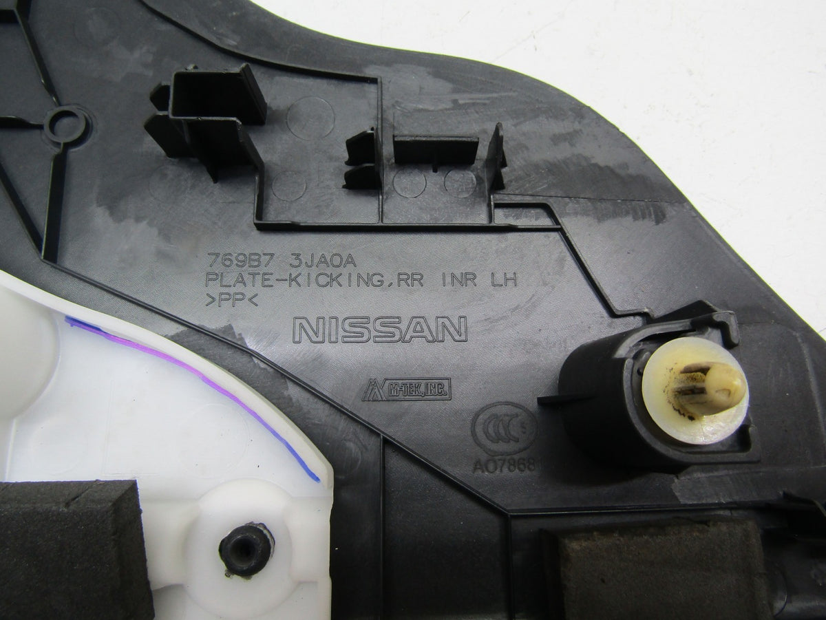 2015 Infiniti Qx60 left driver rear kick kicking plate scuff trim molding floor