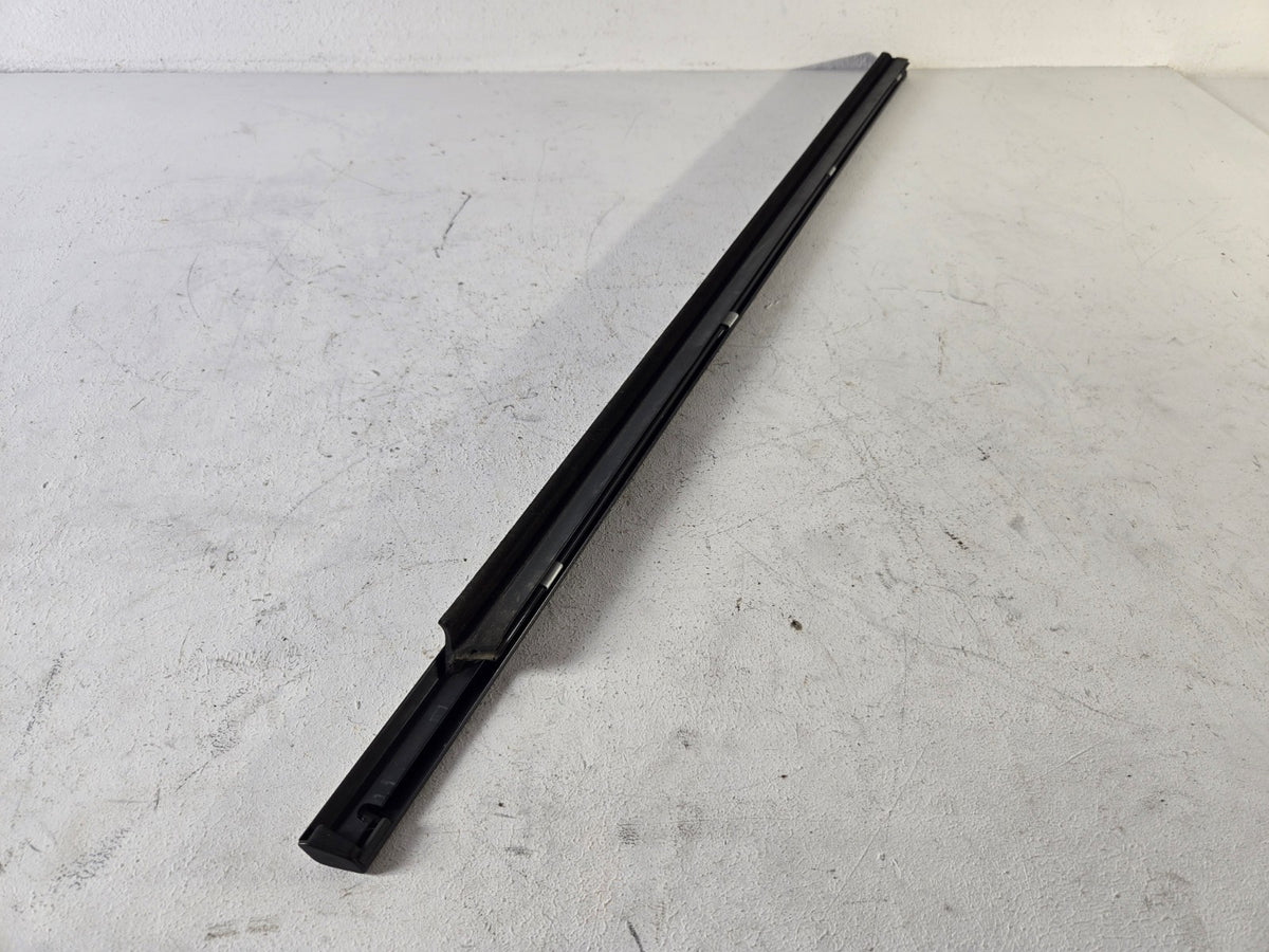 2003 2009 Mercedes Benz E500 Left Front Door Weather Strip Trim Chrome OEM