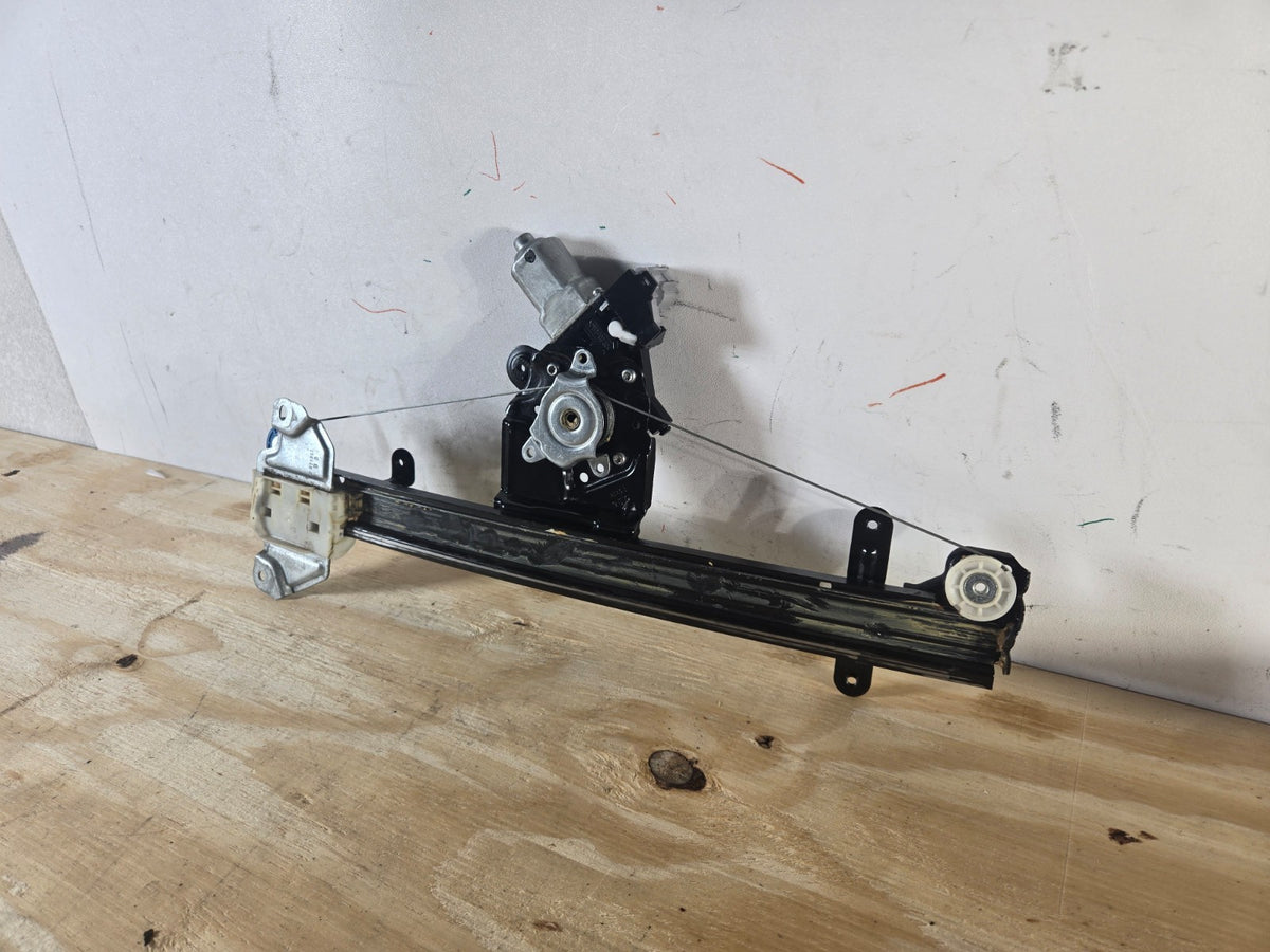 2013-2019 Nissan Sentra Right Front Door Window Regulator Motor RH Side OEM 5317