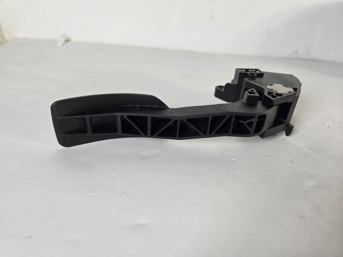 2014-2016 Nissan Sentra Gas Accelerator Pedal W Sensor 18002-3RA0B OEM 15250