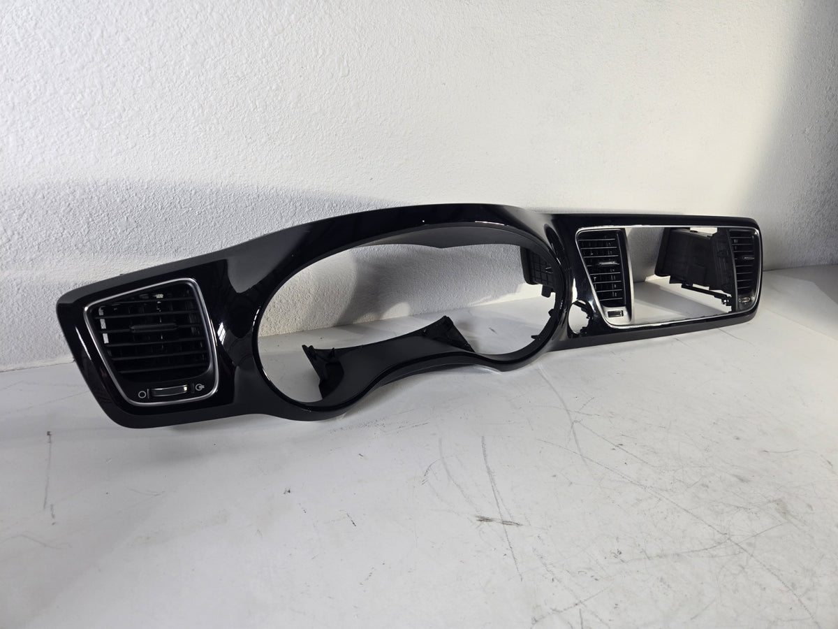 2015 2018 Kia Sedona Dash Instrument Center Bezel Trim Vent OEM 84740A9100CA
