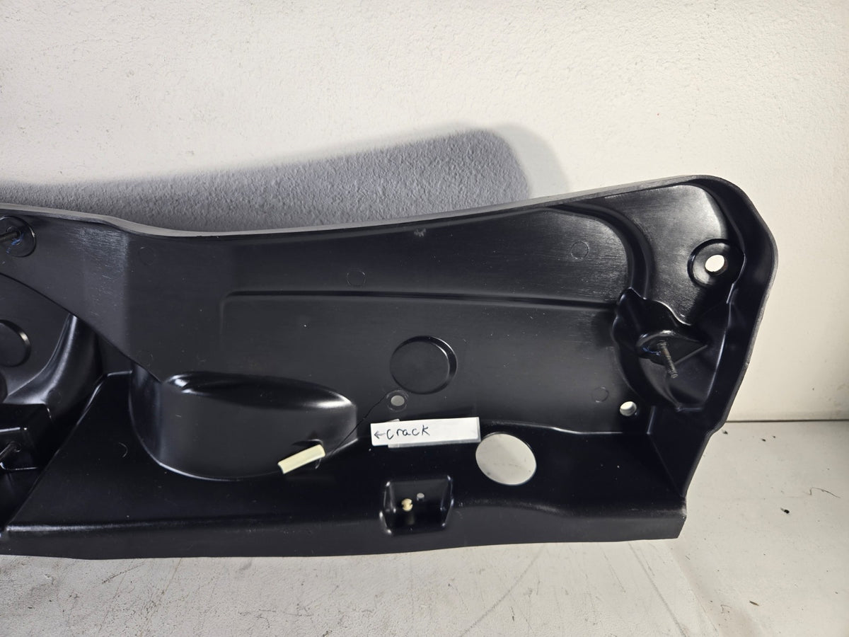 2003 2004 Lincoln Town Car Front Windshield Wiper Motor Housing Cover Panel OEM