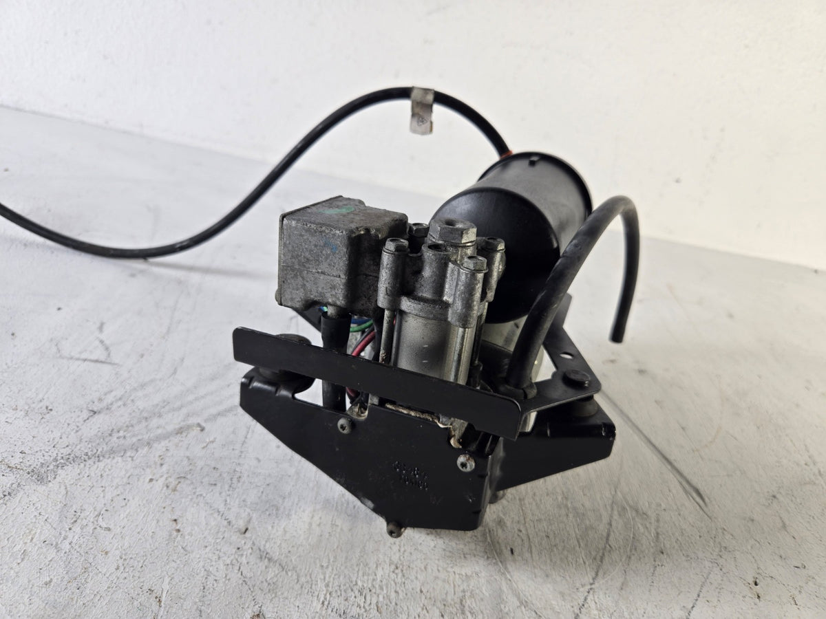 2004 Lincoln Town Car Air Ride Suspension Air Compressor Pump OEM 3W133B484BA