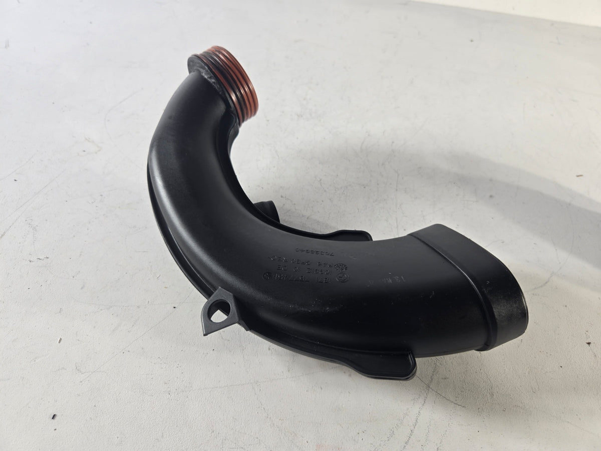 2010 2017 BMW 550i GT xDrive 4.4L Air Intake Duct Pipe Tube Right OE 13717577451