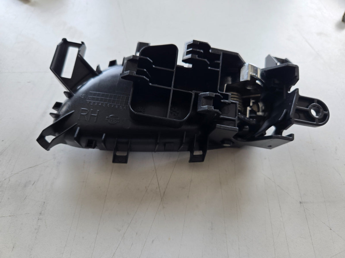 2019 Nissan Rogue Right Passenger front or REAR door interior inner handle OEM R