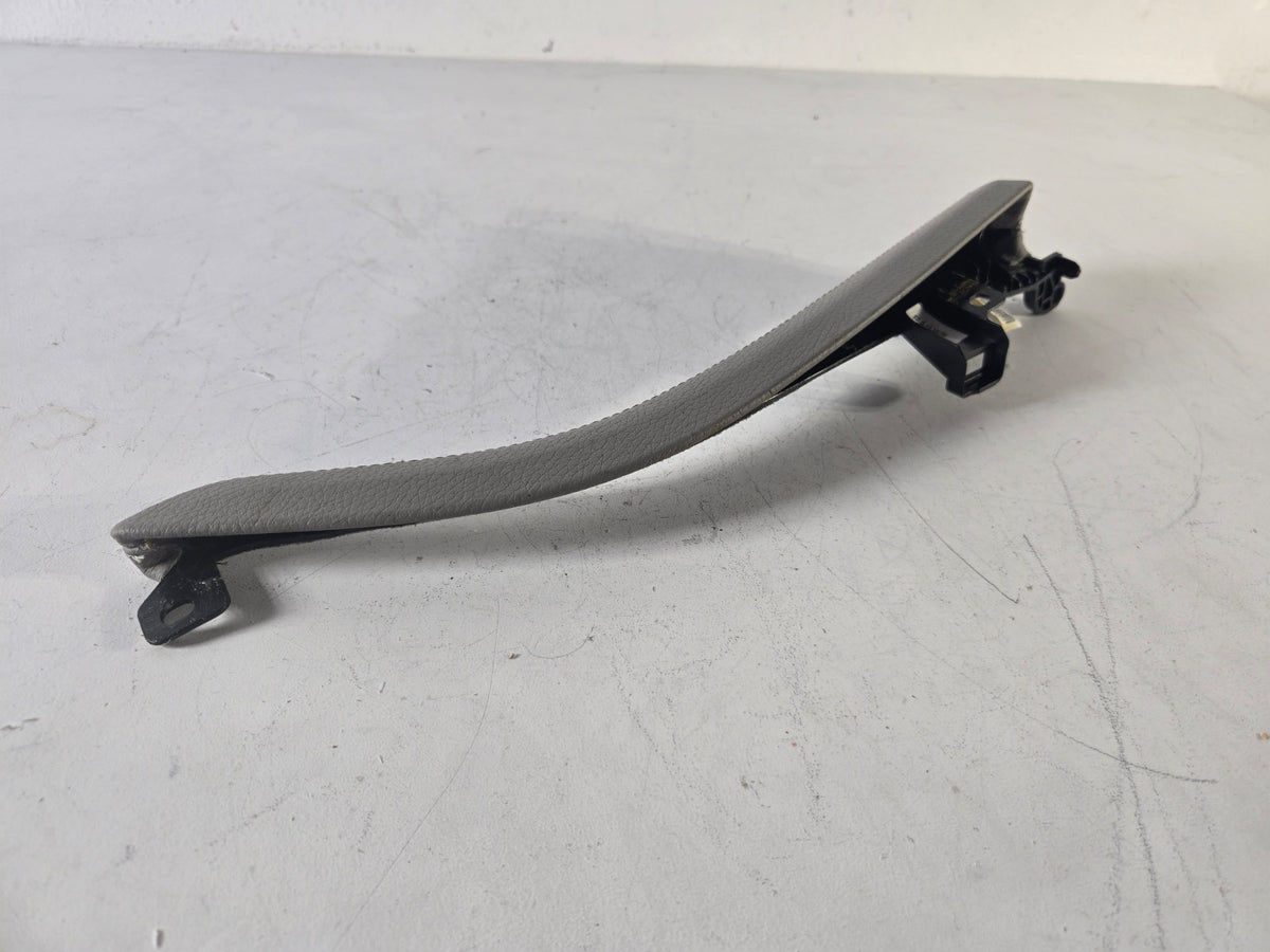2010 2013 BMW 528i 550i Right Front Center Console Compartment Edge Trim OE Gray